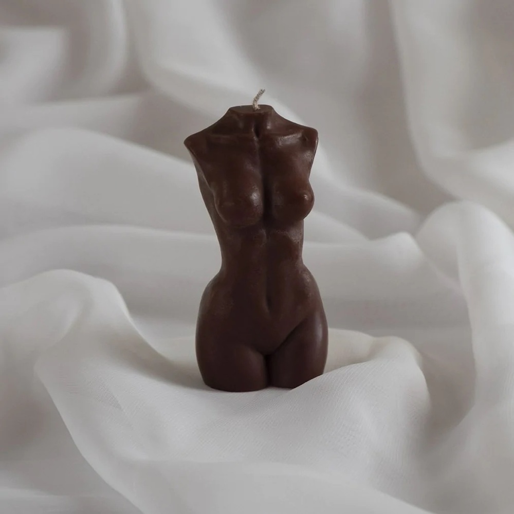 Sainté.co Small Muse Candle in Mahogany